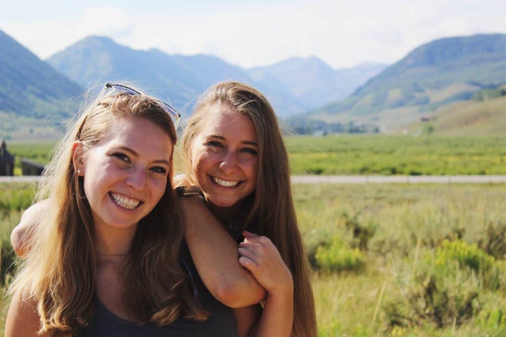 Alexandria and Lindsey posing in front of the colorado mountains