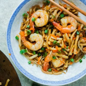 shrimp stir fry with noodles and wok