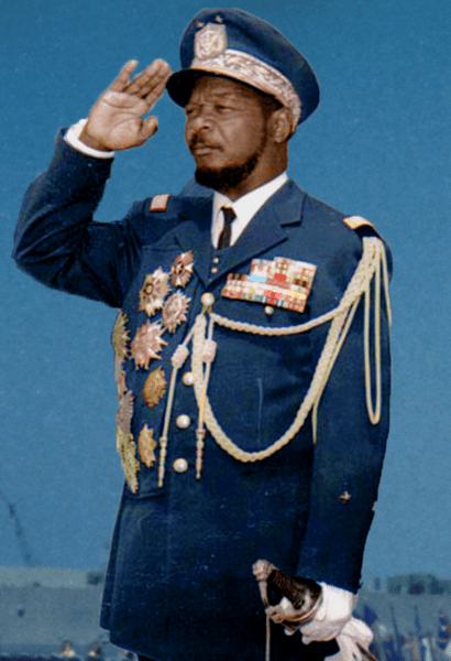 Jean-Bédel Bokassa saluting