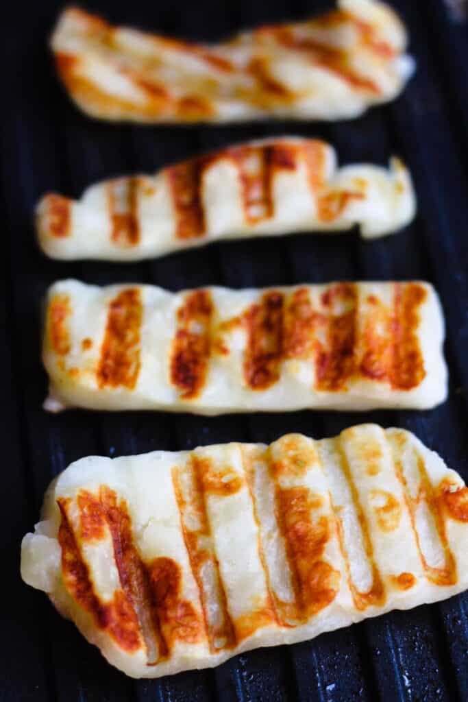 close up of halloumi on the grill 