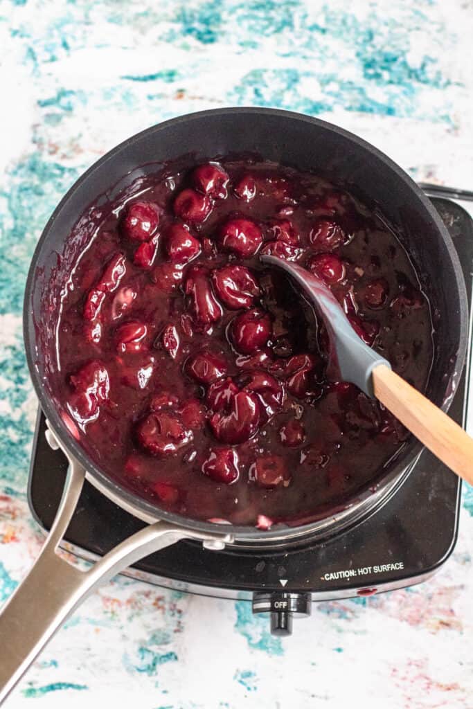 Thickened cherry syrup with full cherries 