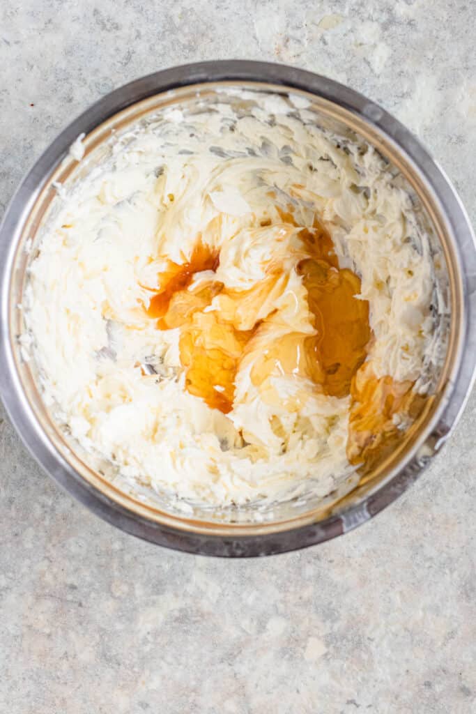 Cream cheese frosting with honey 