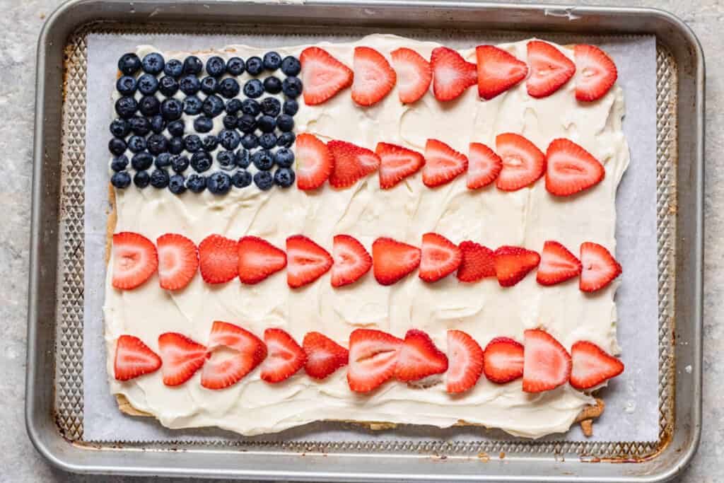 Cookie pie decorated like an american flag