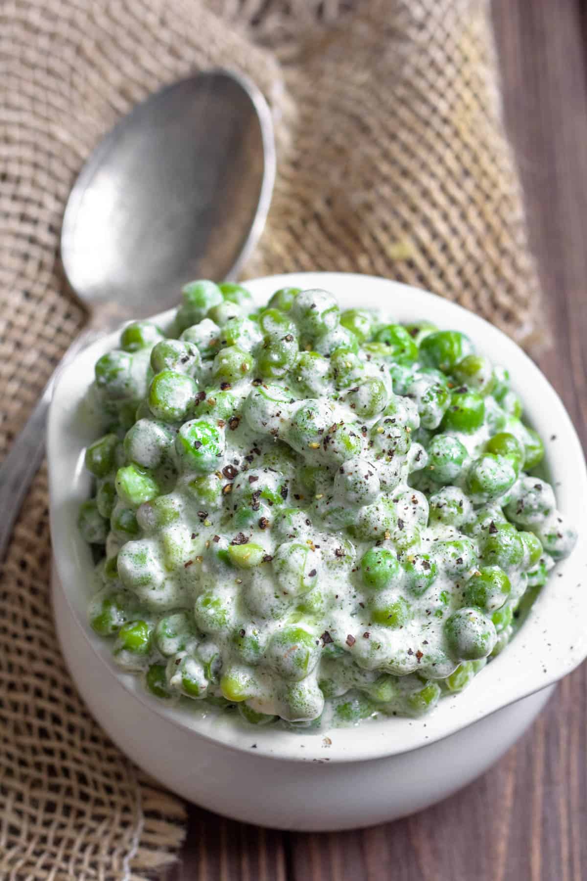 creamed peas recipe with cracked pepper on top 
