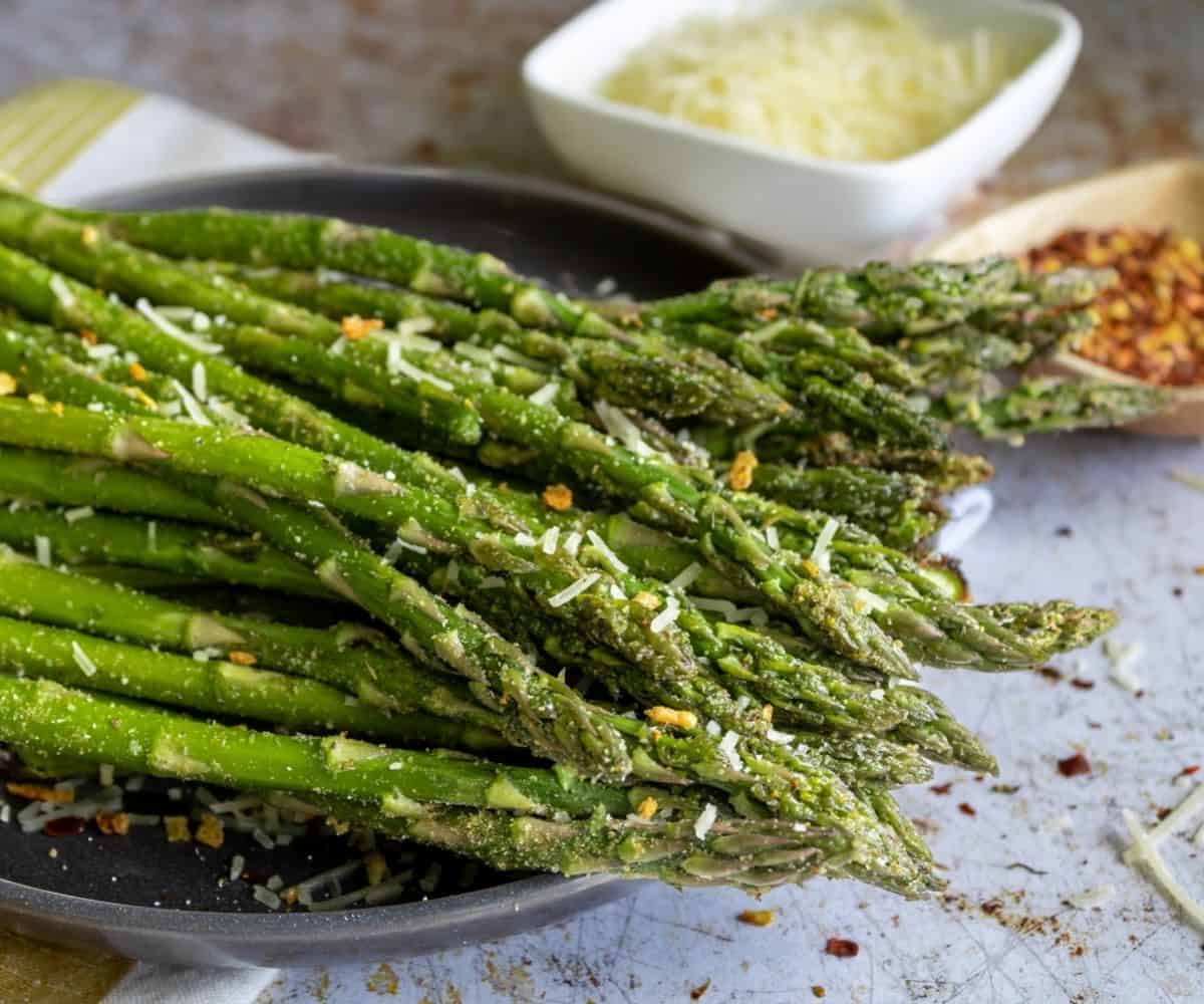 Air fryer asparagus on a plate. 