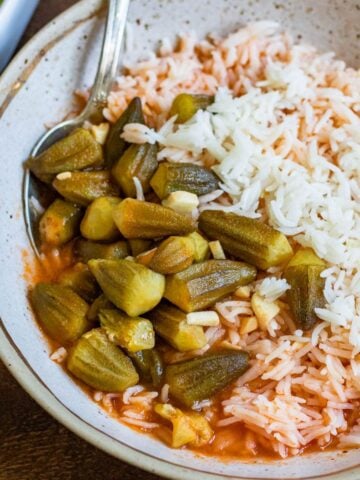 Bamya in a bowl with basmati rice and okra.