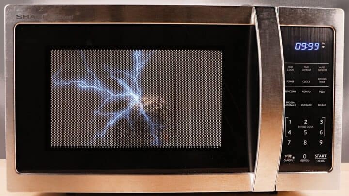 aluminium-trays-in-the-microwave-oven-the-right-way-to-do-it