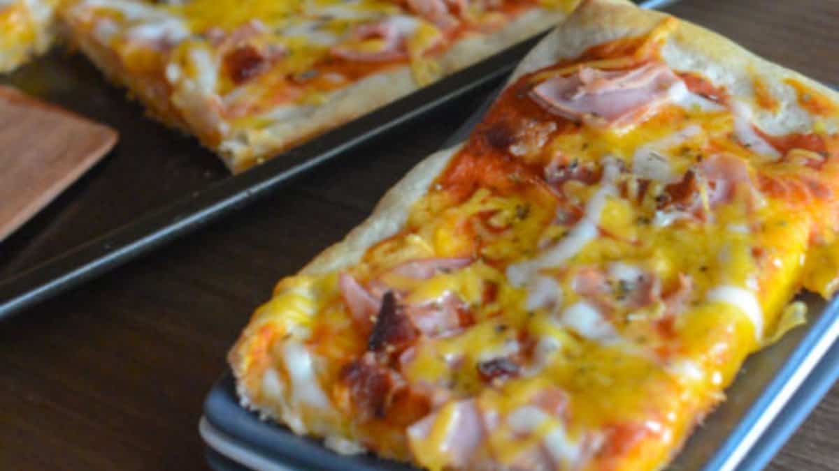 Tasty Bacon Cheddar Pizza with Ham