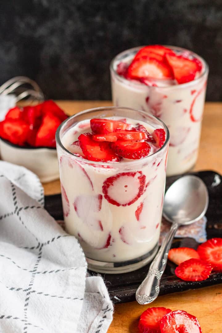 Fresas con Crema (Mexican Strawberries and Cream) - The Foreign Fork