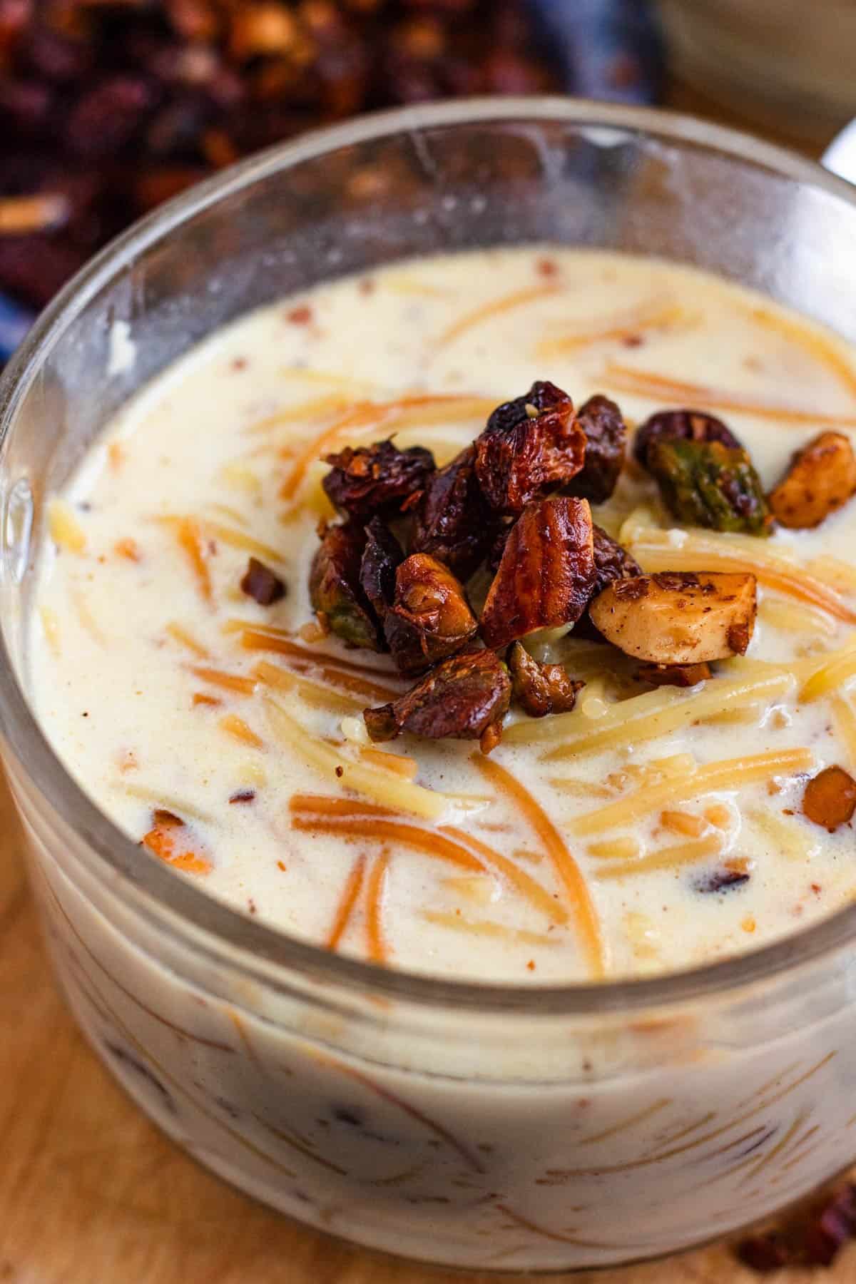 Sweet vermicelli porridge with a crunchy nut topping and creamy texture.